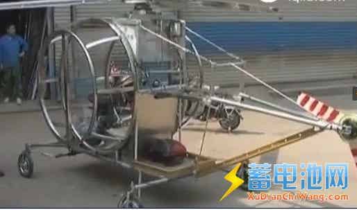 山東鐘表修理工自造鋰電池動力飛機