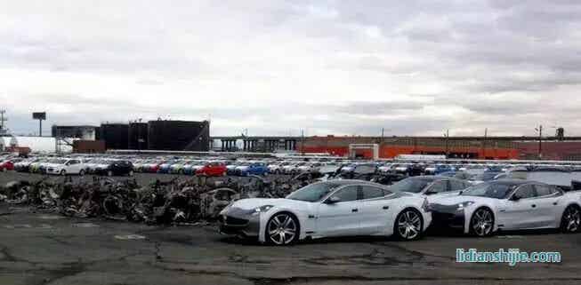 2012年，颶風桑迪引起海水倒灌，停在海邊的Fisker Karma電動跑車被海水浸入后燒毀大半