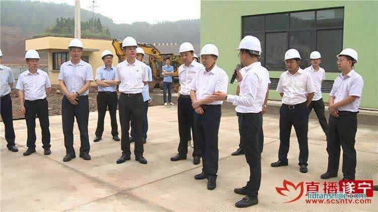 鄧正權一行深入射洪縣鋰電產業園調研,實地查看了部分入園項目以及園區基礎設施建設情況 鄧正權一行深入射洪縣鋰電產業園調研,實地查看了部分入園項目以及園區基礎設施建設情況