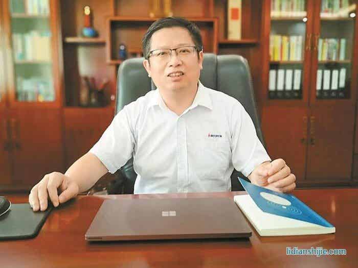 信宇人公司董事長楊志明在接受記者采訪