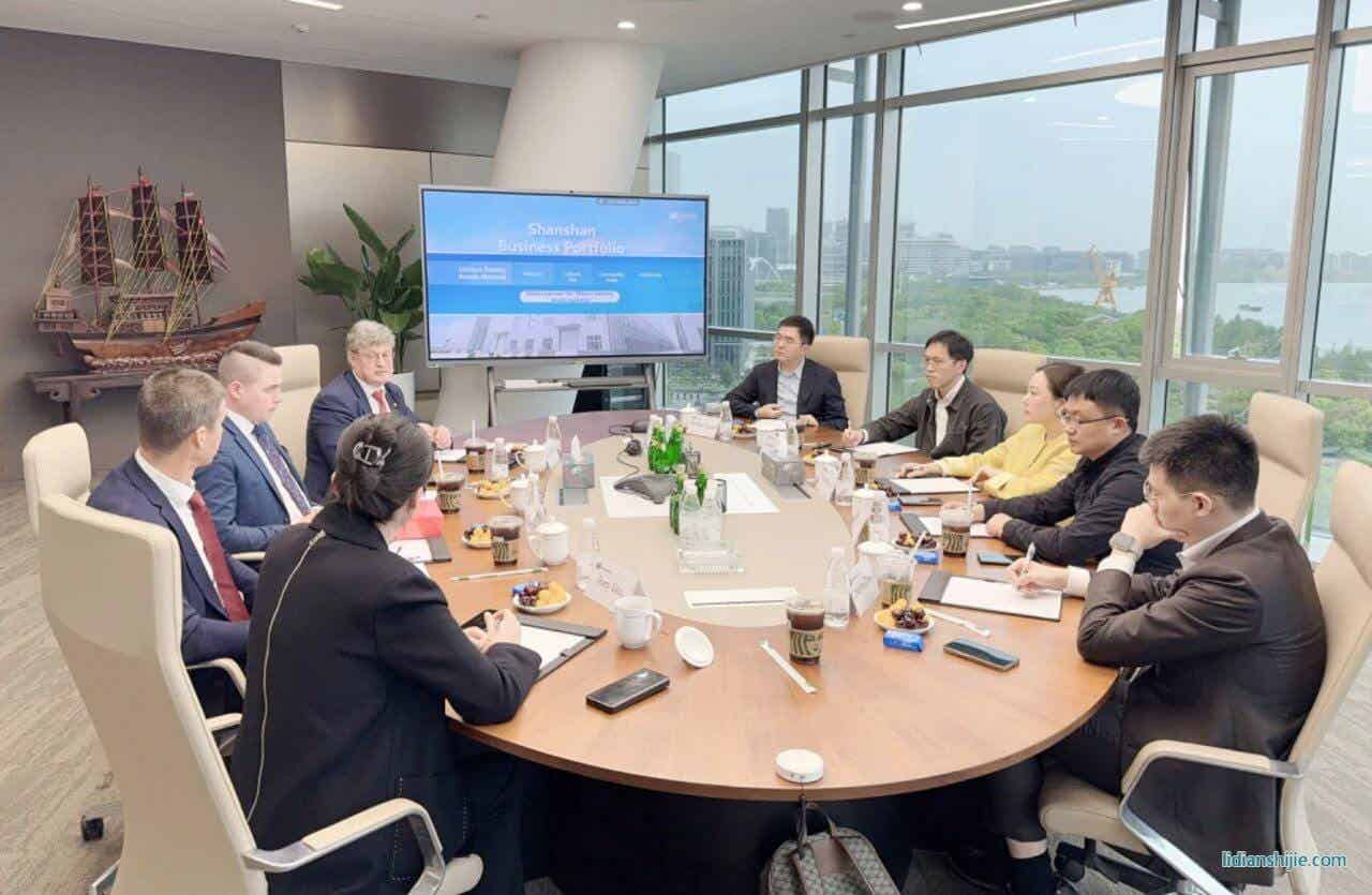 4月19日，芬蘭科斯霍爾姆市議會主席Christoffer Ingo、市長Rurik Ahlberg、技術總監Ben Antell及芬蘭投資署成員一行蒞臨杉杉