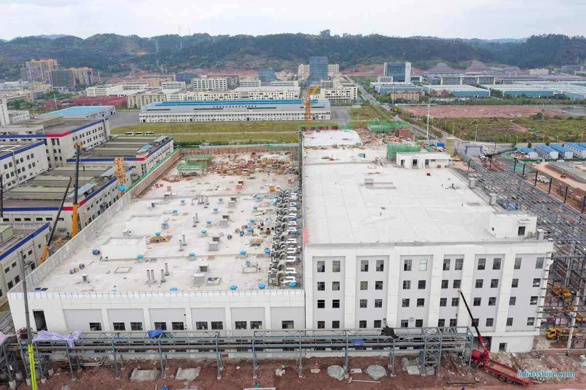 宜賓鋰寶鋰電正極材料項(xiàng)目二期二標(biāo)段迎來(lái)全面封頂